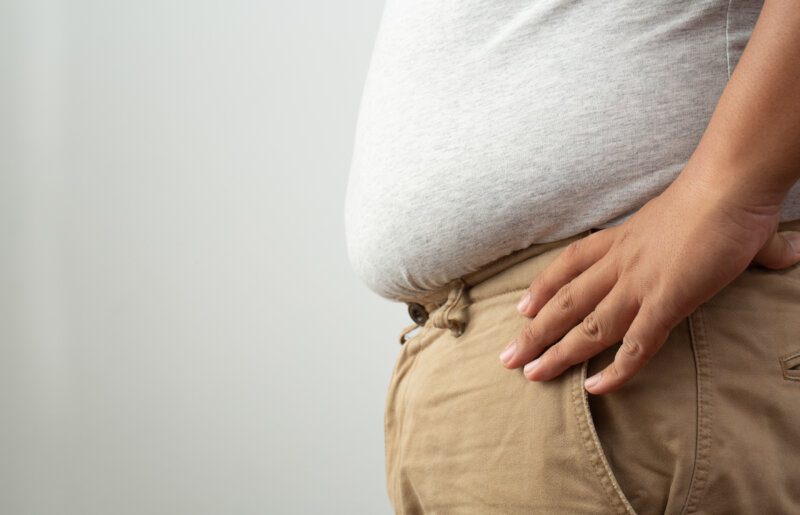 Dlaczego osoby starsze mają problem z otyłością brzuszną?