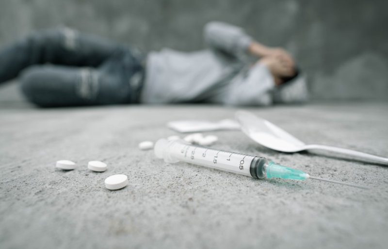 Międzynarodowy Dzień Zapobiegania Narkomanii – Dlaczego młodzi ludzie sięgają po narkotyki?