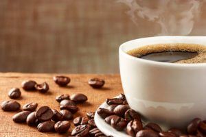 Notowania zdrowotne kawy idą w górę – pokazują to najnowsze badania na jej temat